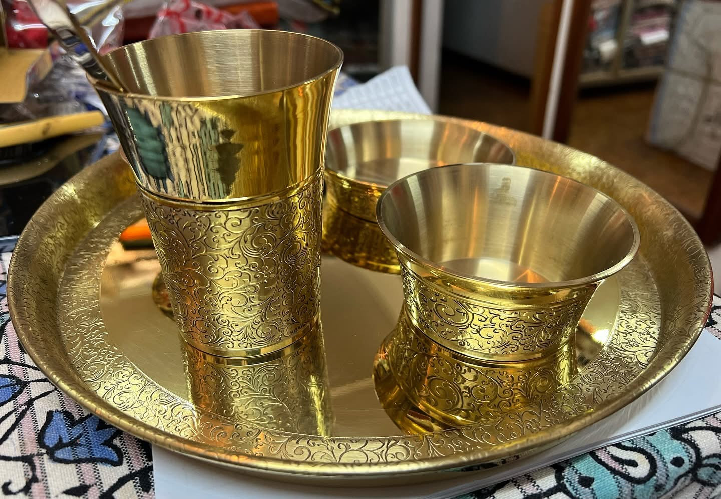 LILY BRASS THALI SET HERITAGE 6PC
Weight: 1.8Kg